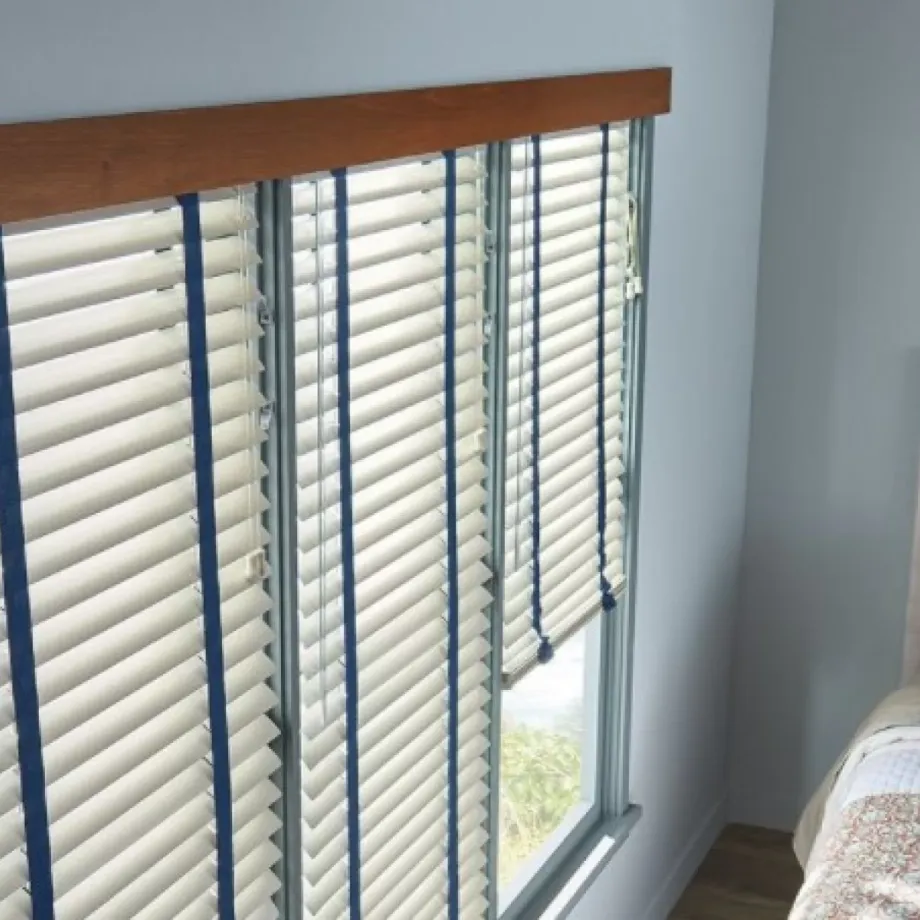 roller shades and roller blinds and pull down shades